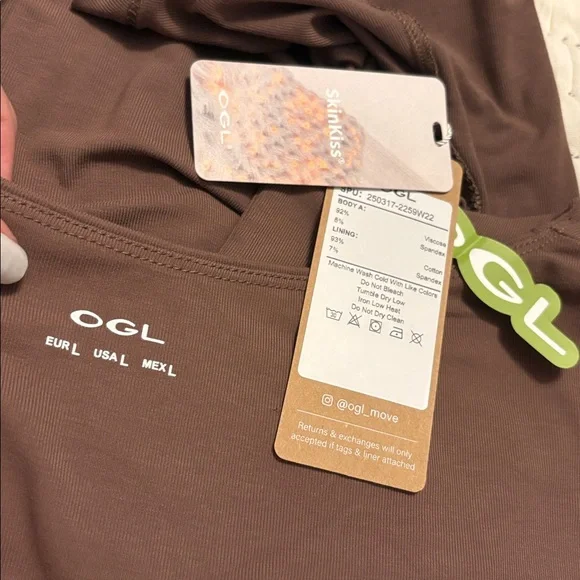 OGL V-neck Side Brami Tee NWT - Picture 9 of 10